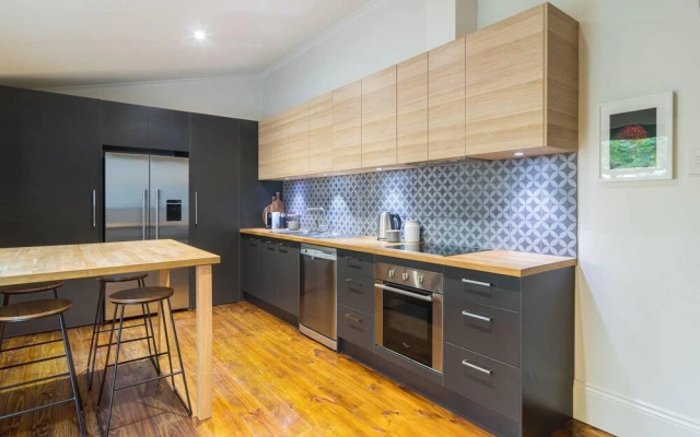 Blackbird at Arlo's - The heart of Glenelg - Wifi