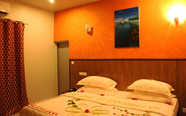 Omadhoo Inn