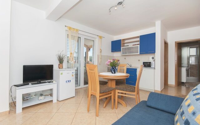 Apartments Ema