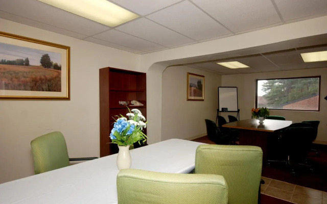 Country Hearth Inn & Suites Atlanta / Marietta and