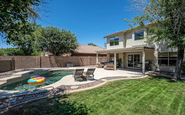 Dos Palmas - Gilbert Poolside Retreat