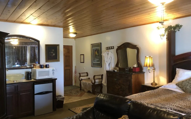 Echo Canyon Spa Resort (Adults Only)