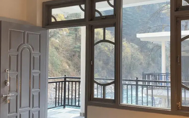 HOM House of MannMauji Riverside