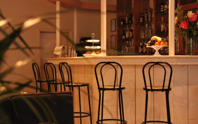 Отель Achillion 