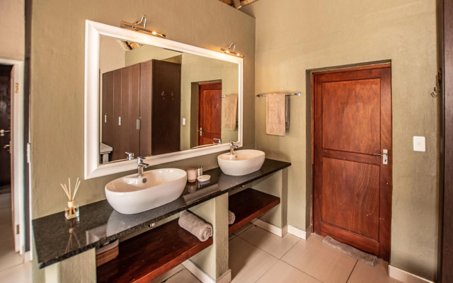 Leopard's Lair Bush Lodge