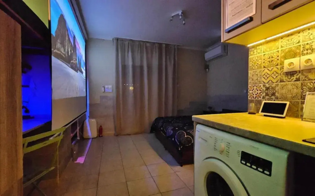 Athens Cozy Studio 30 Sq m semi basement