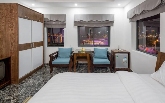 Marinas Penthouse Close To Popular Attractions