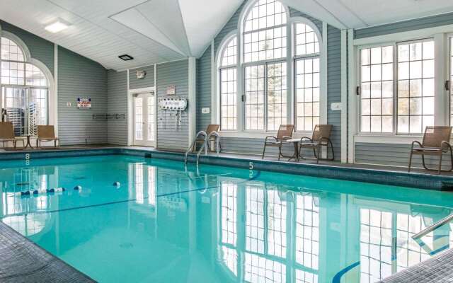 Clarion Hotel Mackinaw City Beachfront