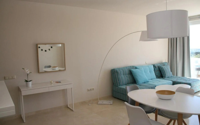 2152-Modern apt with private beach