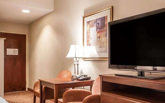 Comfort Suites East Brunswick - South River