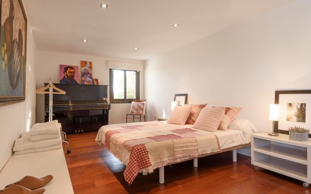 Posh Holiday Home With Pool, Library & Scenic Views in Jesus