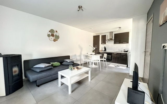 House With Free Parking 15min From The Airport