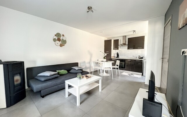 House With Free Parking 15min From The Airport