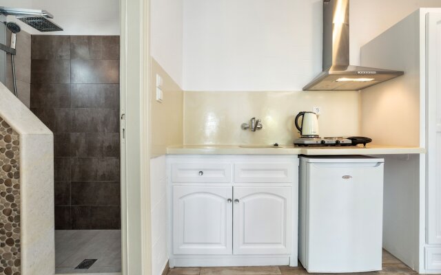 Stratos Studios & Apartments