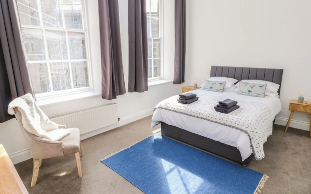 2 Regent Mews