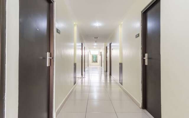 RedDoorz Plus near Cambridge City Square