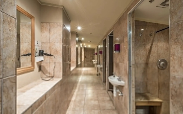 The Cambridge Hotel & Backpackers
