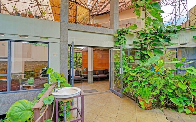 Super OYO Capital O 91810 Hotel Balebat 2