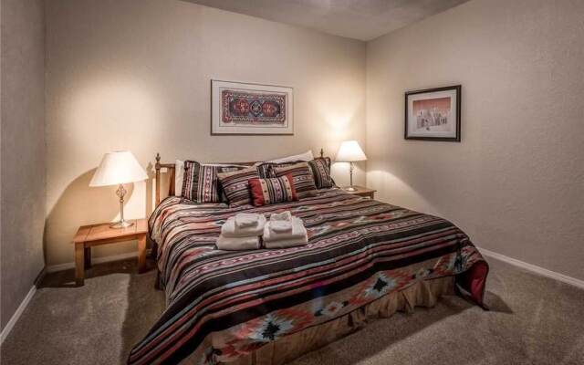 Blue Bear Retreat - Eight Bedroom Cabin