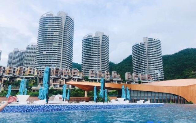 HuiDongXunLlaoWanWuDiHaiJingApartment