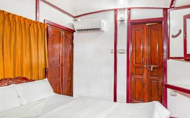 1 BHK Houseboat in Pallathuruthy, Alappuzha, by GuestHouser (25F4)