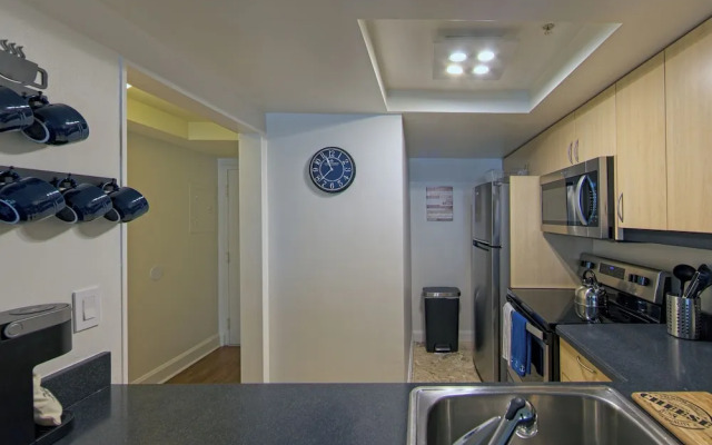1 Bedroom Steps to Marina and CocoWalk