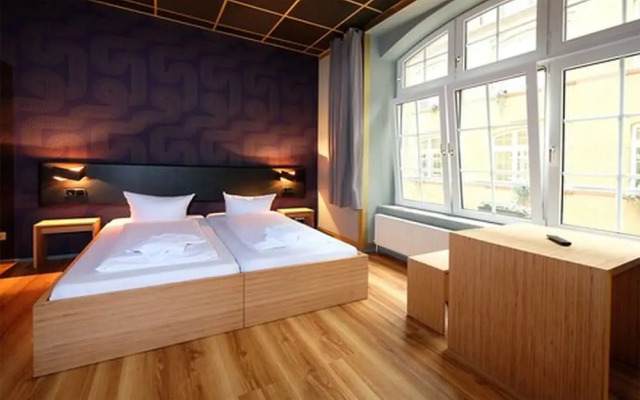 Singer109 Hostel