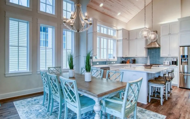 Seaside Sojourn 111 LA