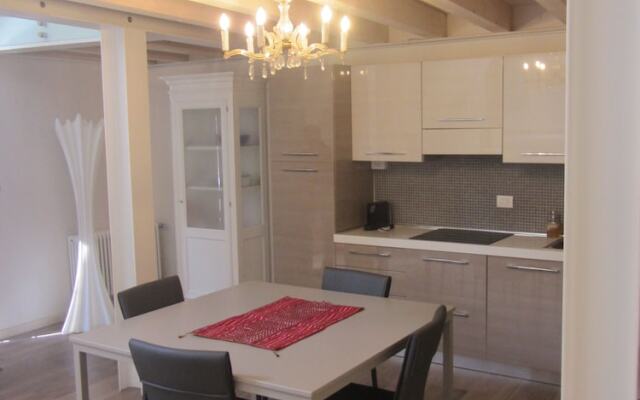 Garibaldi Luxury Home - Royal Solution