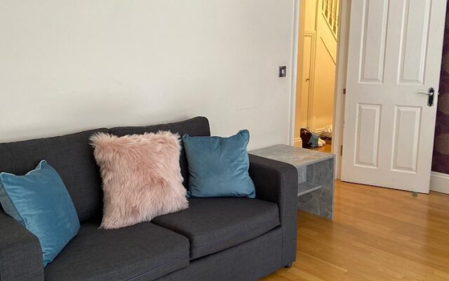Monthly, Short, Stays 2-bed Apartment in Reading