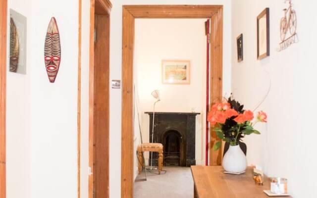 2 Bedroom Apartment in Edinburgh With Views