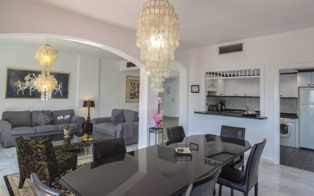 Beachfront Penthouse, Sea/mountain Views, 3 Balconies, Puerto Banus, Marbella