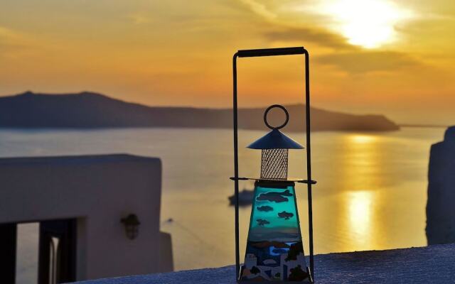 Fira White Residence