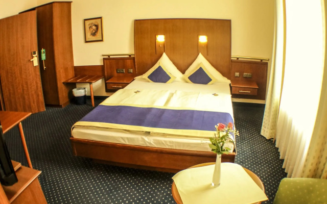 Victoria Hotel