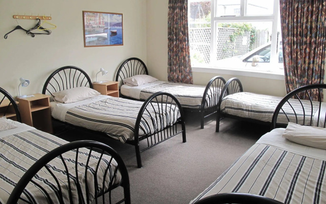 Dorset House Backpackers