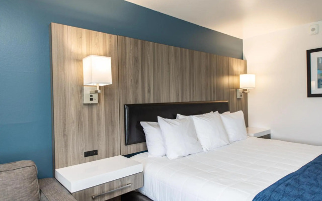 Oyster Bay Inn & Suites