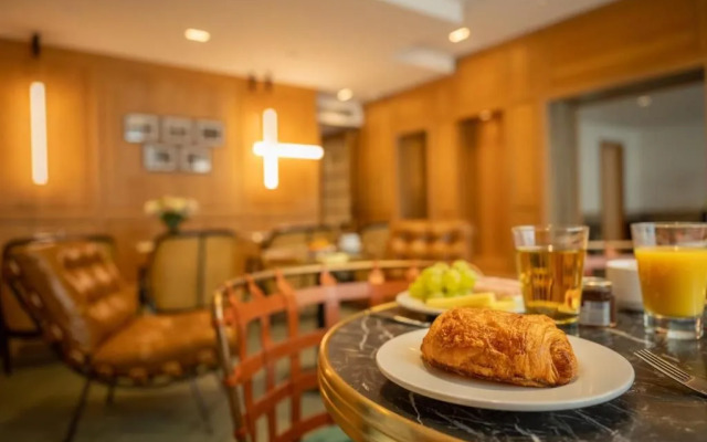 Hotel Esteem Tour Eiffel