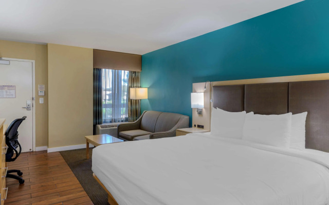 Best Western Plus South Coast Inn