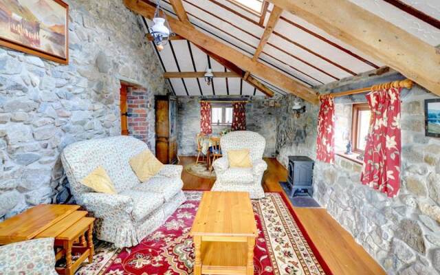 Cozy Holiday Home in Llanfaglan Near Sea