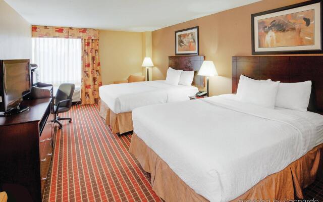 La Quinta Inn & Suites Pittsburgh North - McKnight