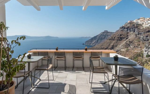 Porto Fira Suites