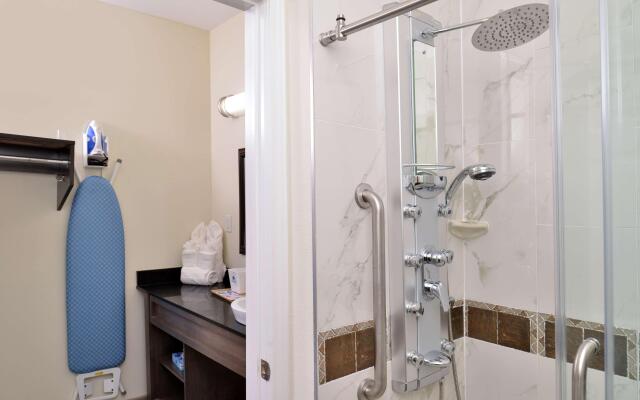 Americas Best Value Inn & Suites Houston at Hwy 6 & Westpark