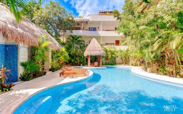 Condo Complex with an Alluring Pool & Tropical Vibes by Stella Rentals