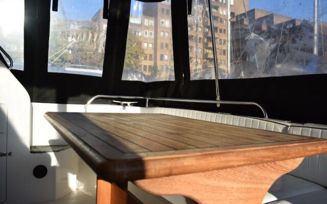 1 Bedroom Princess Live-aboard Boat
