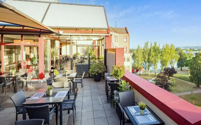 Maximilian Hotel & Apartments Weil am Rhein / Basel