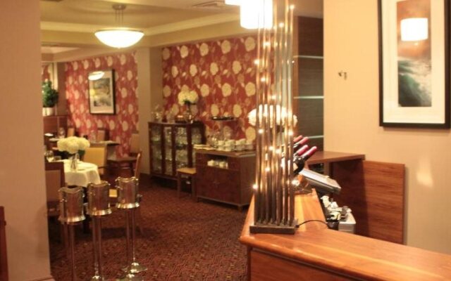 Vaughan Lodge Hotel