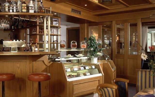 Hotel Garni Lisa - Cafe Annemarie