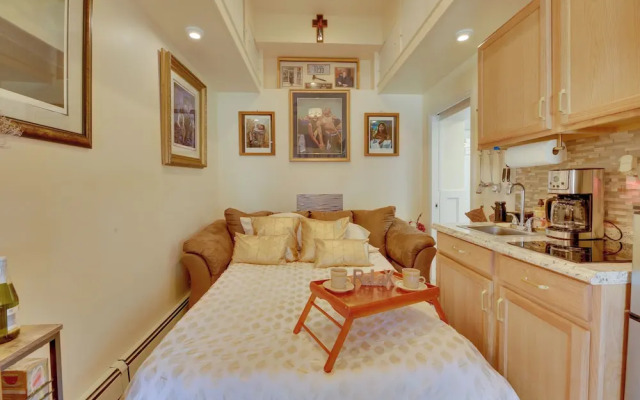 Cozy & Convenient Elmont Retreat w/ Patio!