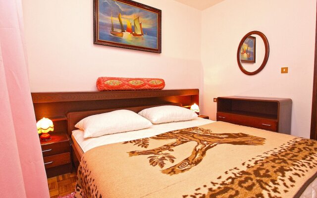 Apartment 864