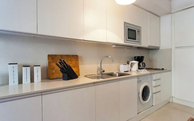 JOIVY Color-block studio w/workspace &free parking at the heart of Santa Catarina